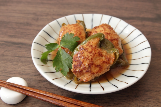 ピーマン肉詰めが絶対剥がれない「フォーク穴」と3つの裏ワザ